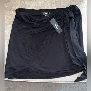 Lulu’s black skirt